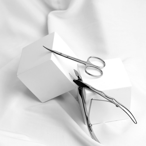 Komilfo SAFE + safety nail scissors, 22 mm, in transparent case