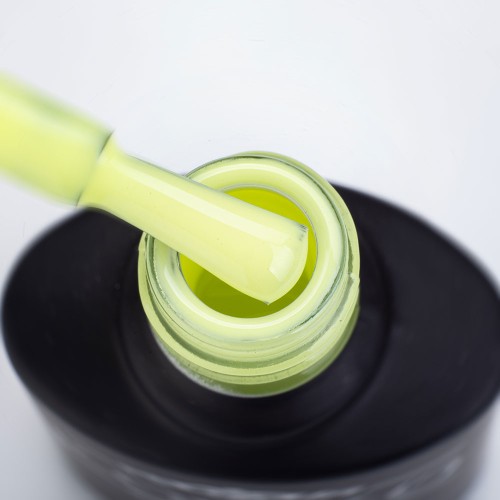 Гель-лак Komilfo Deluxe Series №D194 (бледно-желтый, эмаль), 8 мл