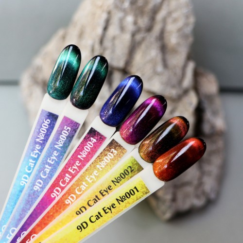 Gel Polish Komilfo 9D Cat’s eye 002 (light green-gold, magnetic), 8 ml