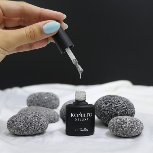 Komilfo No Wipe Silver Top top WITHOUT sticky layer with silver micro-shine, 8 ml