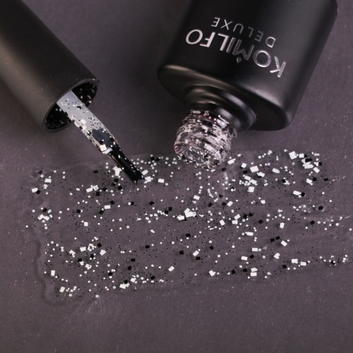 Komilfo No Wipe Matte Top Stone – Matte top without a SL with black and white elements, 8 ml