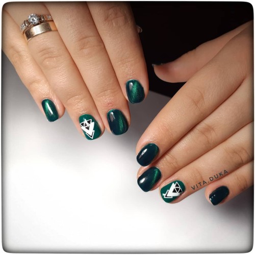 Gel Polish Komilfo Fantasy Cat’s Eye 112 (emerald green, magnetic), 8 ml