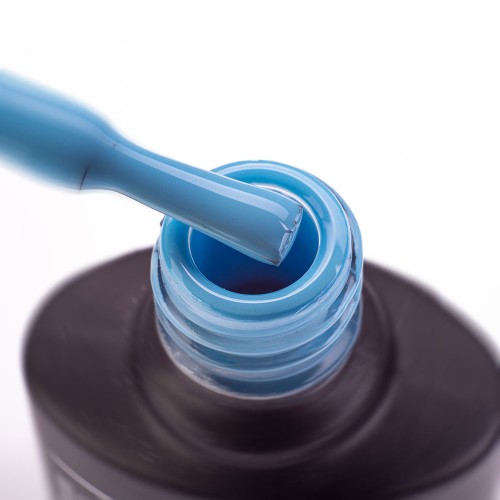 Гель-лак Komilfo Deluxe Series №D132 (яркий голубой, эмаль), 8 мл